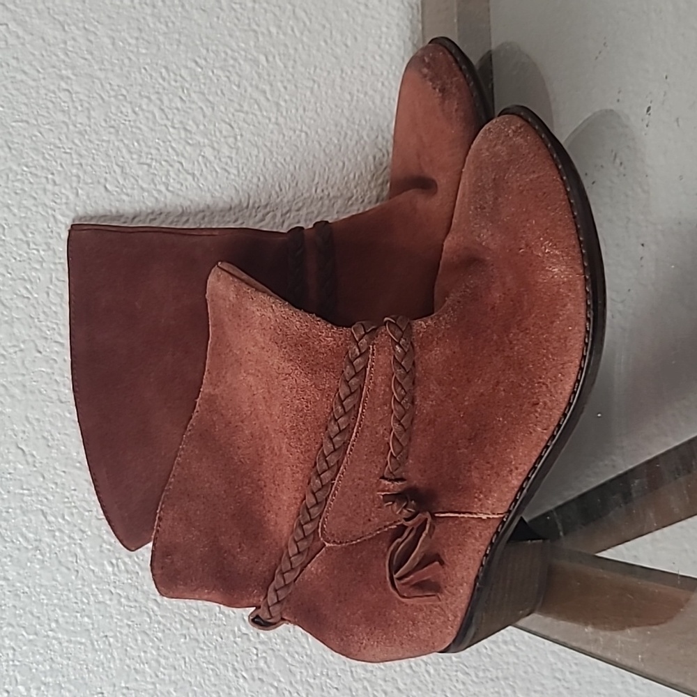 Anthropologie Latigo Dosha bootie red brown suede size 7.5